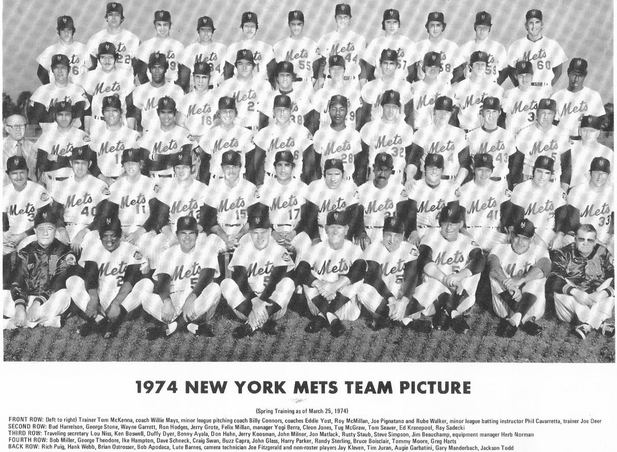 1974 New York Mets Team 8x10 Photo with Willie Mays