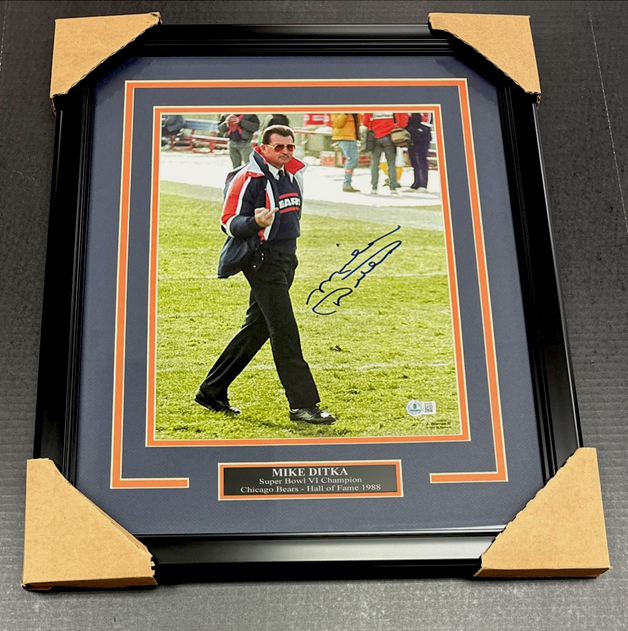 Mike Ditka Finger Chicago Bears Autographed 11x14 Photo Beckett Bas Authentic