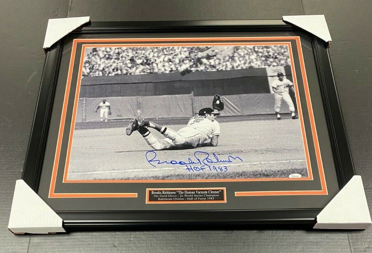 Brooks Robinson Baltimore Orioles Signed Autographed Framed 16x20 Photo