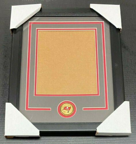 Tampa Bay Buccaneers Medallion Frame Mat Kit 8x10 Vertical