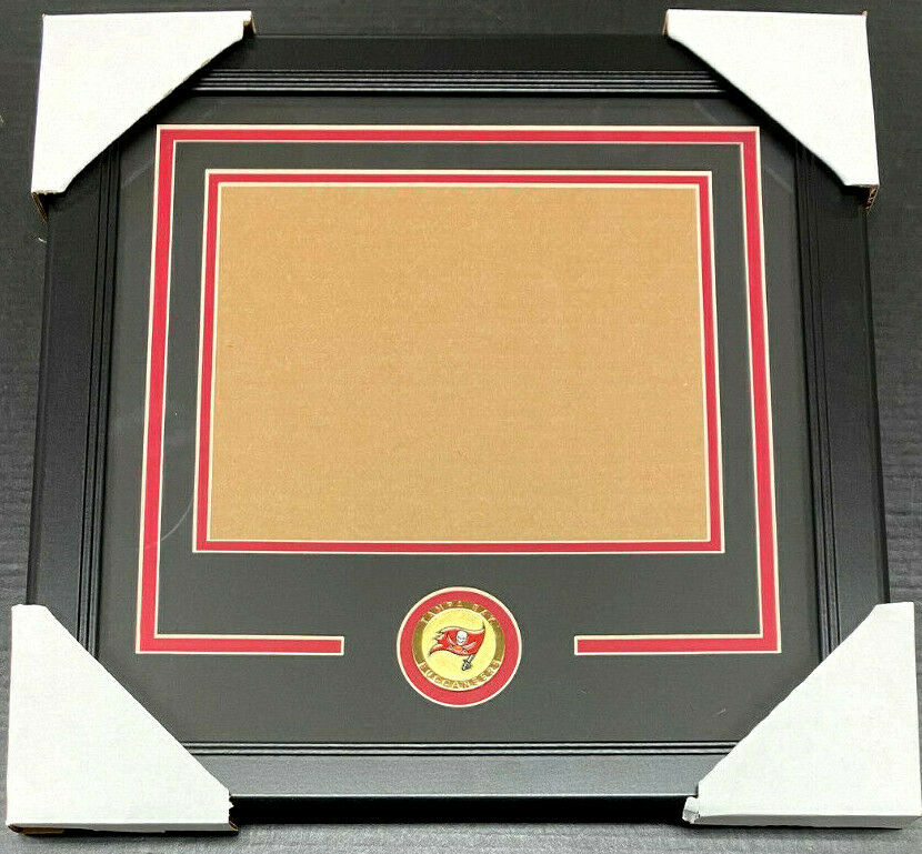 Tampa Bay Buccaneers Medallion Frame Kit 8x10 Horizontal