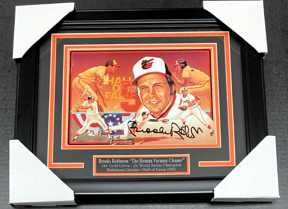 Brooks Robinson Autographed Baltimore Orioles 8x10 Photo Crown Gas BCO COA