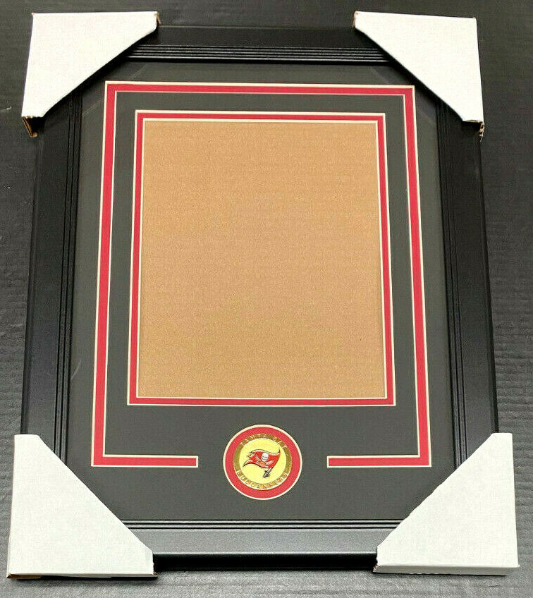 Tampa Bay Buccaneers Medallion Vertical Photo Frame Kit 8x10