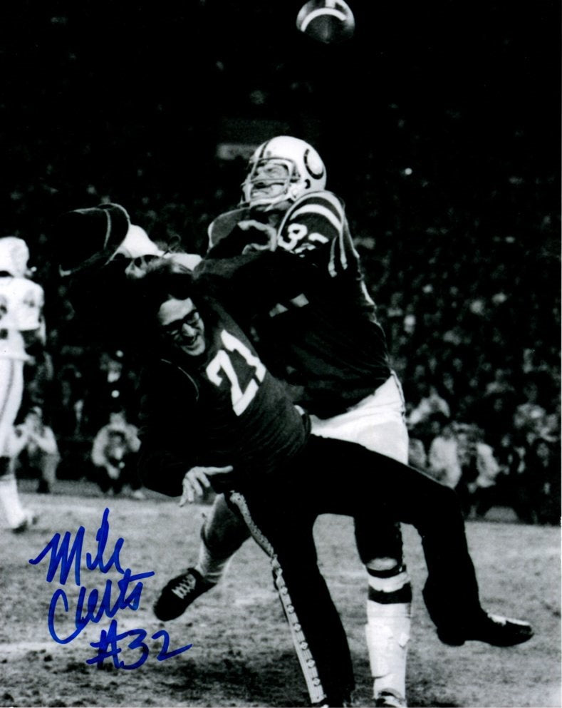Mike Curtis Autographed Baltimore Colts 8x10 Photo Hit on Fan