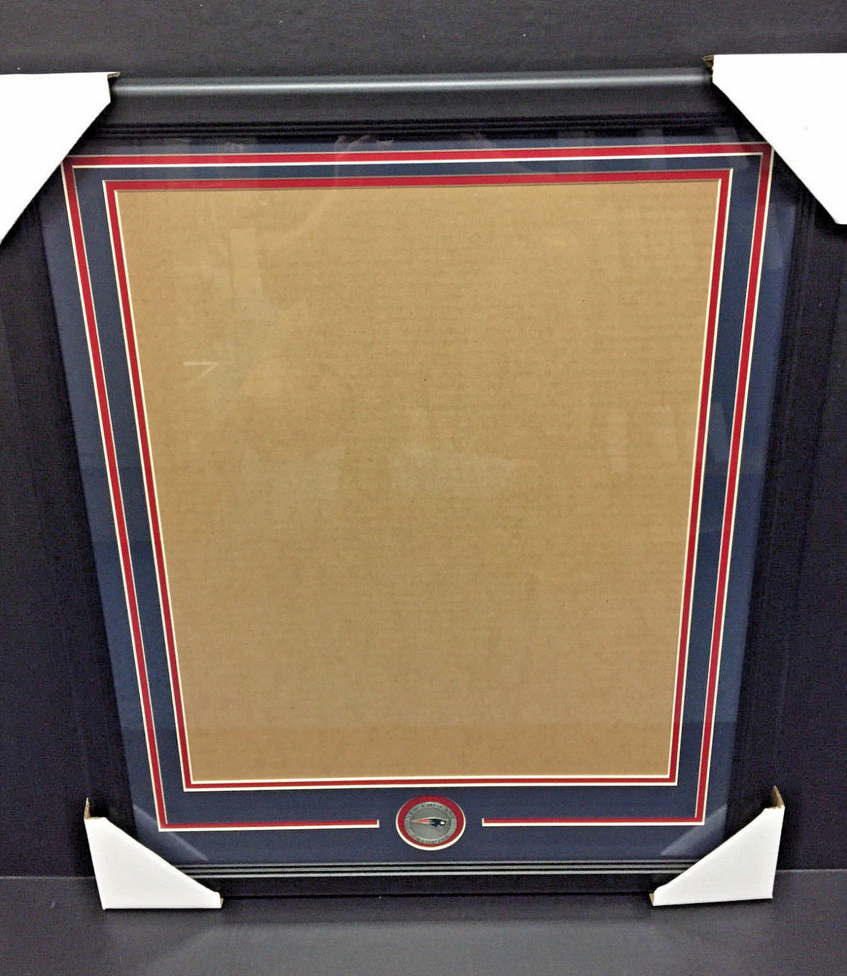 New England Patriots Medallion Frame Kit 16x20 Photo Double Mat Vertical