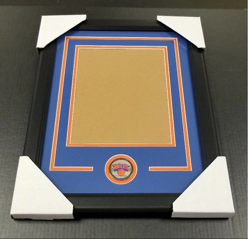 New York Knicks Medallion Frame Kit 8x10 Photo Double Mat Vertical