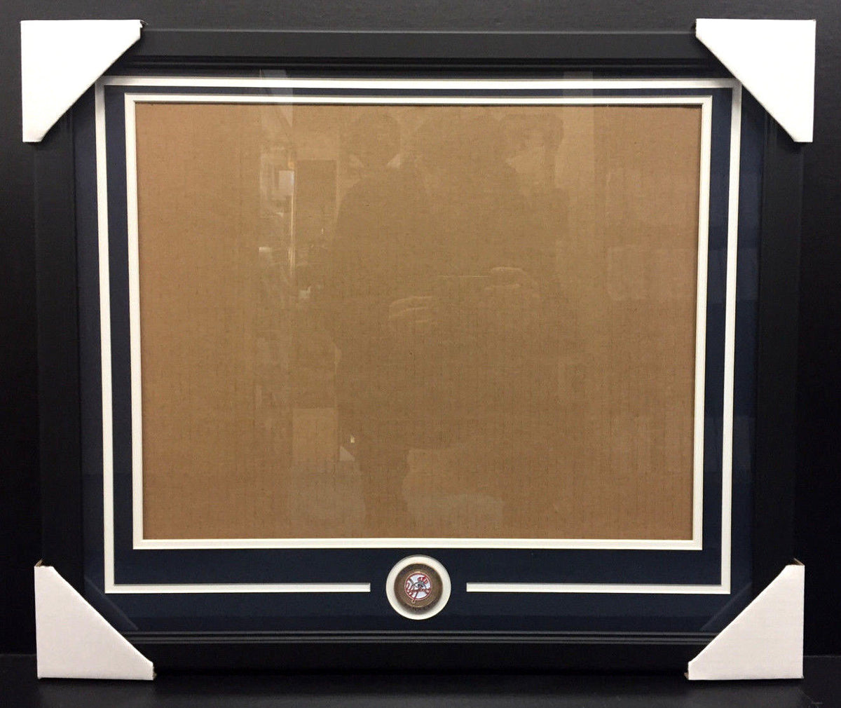 New York Yankees Medallion Custom Frame Kit 16x20 Photo Double Mat Horizontal