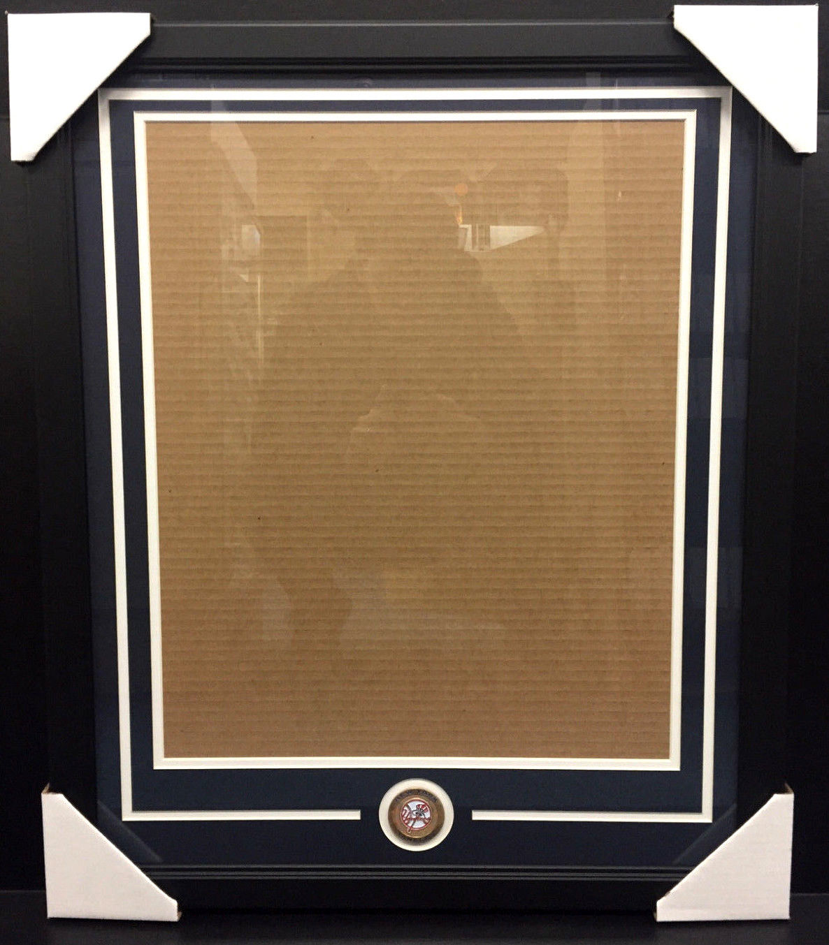 New York Yankees Medallion Custom Frame Kit 16x20 Photo Double Mat Vertical